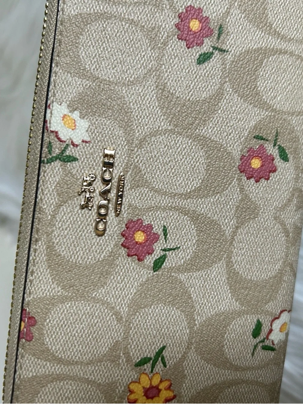 Coach Accordion Zip Khaki Floral Signature Canvas Wristlet Wallet Excellent - Picture 5 of 5